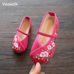 Sneakers Veowalk Chinese Embroidered Girls Cotton Flat Shoes Comfortable Childrens Canvas Mary Jane Ballet Flat Shoes Childrens Embroidered Dance Shoes Q240506