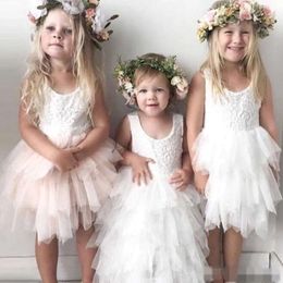 Klänningar spets 2019 flickor 'söta blommor korta tyll tiered kjolar rufsar ärmlösa billiga bohemiska barn formell slitage pageant bollklänning