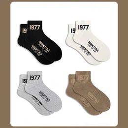 23SS Trendy Brand 1977FOG Rich and Noble High Street Short Socks ESS Trendy Socks Black and White Grey Mens and Womens Sports Short Tube Pure Cotton Socks