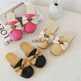 Slipper Baotou half slippers are fashionable and versatile for wearing on the outsideT he2 024K oreanv ersiono ft hen ewi nternetc elebrityh asn oh eel H240507