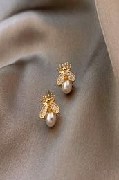 Stud Trendy Simple and Luxurious Pearl Earring Charm Lady Design Sense Bee Insect Earrings Jewellery for Women Girls Party Wedding G2221561