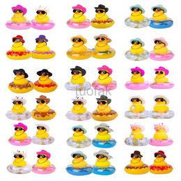 Bath Toys 2 Set Car Duck Mini Rubber Duckies Toy Car Dashboard Yellow Jeep Duck Party Favor Car Decoration Car Accessory Table Ornament d240507