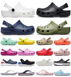 2022 Men Women Designer Sandals Slip On Slides Slippers Fashion Beach Waterproof Shoes Mens Classic Nursing Hospital Slip Medical Sandal Slide Slipper3783063