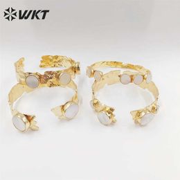 Bangle WT-MPB074 WKT New Design 18K Solid Gold Plated Wear resistant Shell Frame Set Bracelet Womens Wedding Q240506