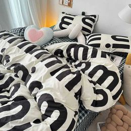 Bedding sets Korean style black letter bedding flat bedding pillowcases fashionable down duvet covers childrens adult king size bed covers J240507