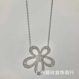 Fashion High version Van Sunflower Necklace Womens Classic Full Diamond Large Flower Pendant Petals Lucky Grass Collar Chain With logo