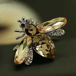 Pins Brooches Bee Brook fashion Insect Rhinestone Brook Coat Set Accessories Battery Wholesale Original Womens Brooches WX