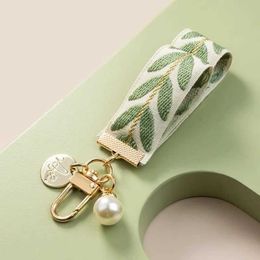 Keychains Lanyards Kwaii White Pearl Beaded Keychain Creative Leaf Ribbon Bracelet Key Ring for Women Girls Car Handbag Phone Case Pendent Gifts