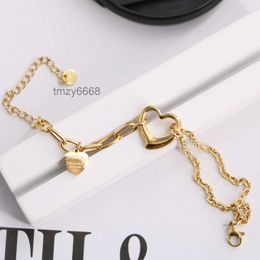 Fashion Designer Necklace Steel Sweet and Minimalist Style t Family Lettering Hollow Out Love Asymmetric Chain Bracelet Female 18k Gold Dhcw B6Z5