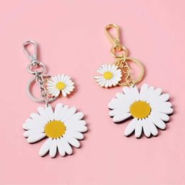 Keychains Lanyards Fashion White Daisy Keychain Enamel Flower Charm Car Trinket Keyring Best Gift Key Ring Jewellery Bag Ornaments For Women