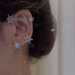 Korean version of Instagram snowflake niche design with diamond embellishments, earrings, hooks without holes, ear bone clip for women
