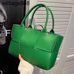 Womens Venetabottegs Handbag Bag Arco Big 2024 Korean Style Fashionable Texture Foreign Shoulder Large Capacity Versatile Portable Tote Bag