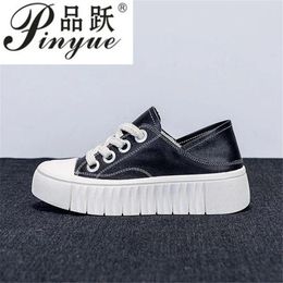 Casual Shoes Soft Sole Leather Small White Women's 2024 Summer All-match Flat Maternity Mom Sneakers