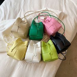 New Mini Drawstring Bucket Bag Designer One-shoulder Crossbody Bag Fashion PU Leather Women Niche Design Braided Bag Mobile Bag Purse