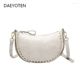 Bag DAEYOTEM 2024 Trend Fashion Women Handbags Designer Rivet Crescent Single Shoulder Sac A Main Retro Female Makeup ZM0979