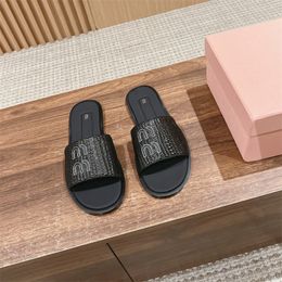 Fashion Summer Shoe Stivalo Slipper Sandalo Mareer Uomini Scarpe da donna Scarpe da donna Outdoor Intervallo Tacco piatto Sanghi Slide Casual Sexy Luxury Designe Sliders