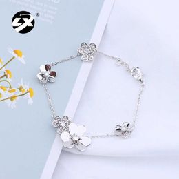 Famous designers design gorgeous bracelets for lovers and Fashion New Leaf Flower Bracelet Creative Mother's Day with common cleefly