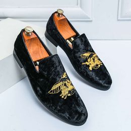 New Embroidery Men's Slip-On Suede Leather Loafers Driving Moccasin Business Pea Blue Black Party Shoes