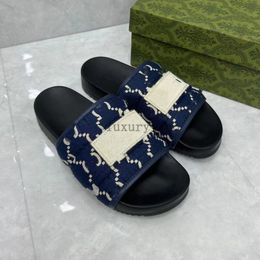 Woman men slippers fashion Sandals Beach Thick bottom slipper Luxury Designer platform Alphabet lady Leather flat slides 5.7 02