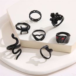 Ring black animal snake universal 7-piece set, fashionable geometric cross chain ring set