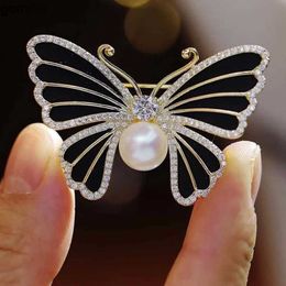 Pins Brooches New fashion butterfly pearl rhinestone brooch suitable for womens elegant wedding banquet gifts clothing accessories lapel pins WX