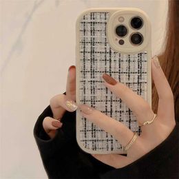 Cell Phone Cases Retro Winter Woven Lattice Cloth Fabric Plush Phone Case For phone 15 14 13 12 11 Pro Max Plus Tweed Silicone Shockproof Cover