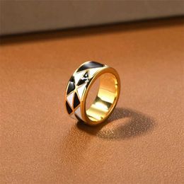 Band Rings Fashion High end Metal Geometry Brass Plated 18k Gold Black and White Checkeoard Ring for Womens Light Luxury Charm Trend J240506