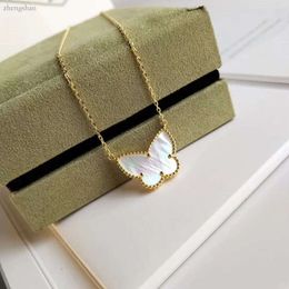 Vintage Lucky Pendant Necklace Designer Yellow Gold Plated White Mother of Pearl Butterfly Charm Short Chain Choker for Women Jewelry 4025