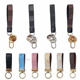 Keychains Lanyards Designer Keychain Key Chain Wallet Bag Charm Luxury Car Leather Men Brown Leather Dragonne Multicolor Keychains Hang Card Holder Zin