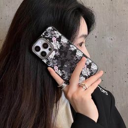 Designer Flower Phone Case for Apple iPhone 15 Pro Max Plus 13 12 Luxury PU Leather Patched Bumper Floral Print Lens Diamond Rhinestone Back Cover Coque Fundas Black G