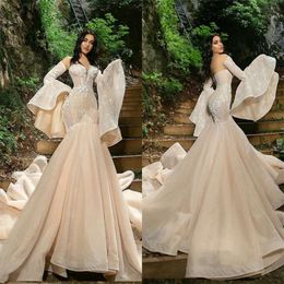 Bröllop med Arabia ärmar Dubai klänningar sjöjungfru långa spetspärlor applicerade brudklänningar svep tåg vintage vestidos de novia