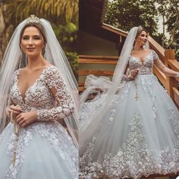 Designer en långärmad linje bröllopsklänningar våren chic blommor appliced ​​spets svep tåg strand boho brudklänningar skräddarsydd vestido de novia ppliqued