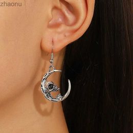 Dangle Chandelier Retro Moon Skull Pendant Earrings for Women Gothic Dark Vintage Personality Trend Earhooks Gothic Jewelry Halloween Earrings XW