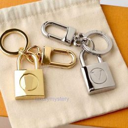 Keychains Lanyards Top Grade Gold Sier Keyring Designer Gold Lock Keychain Men Women Car Key Chain Fashion Cute Lover Keychains with Gift Box Louiselies v