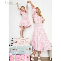 Family Matching Outfits Summer Mother and Daughter Clothes Family Matching Outfits Mom and Daughter Dress Long Dress Grid Flower Mommy and Me Clothes d240507