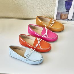 В качестве весенних и летних лоферов для детской обувь Flat Boys Girls Girls Slip-On Caffice Style Fashion Children 240506