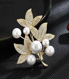 Pins Brooches Fashionable Pearl Maple Leaf Water Diamond Bracelet for Women Elegant Metal Fixed Clothing Pin for Daily Jewelry Accessories WX