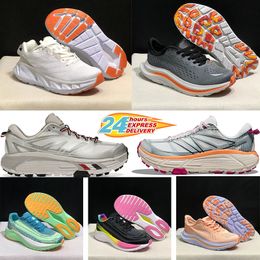 2024 Desigher shoes One Bondi 8 Running Shoes Womens Platform Sneakers shoes Clifton 9 Men Blakc White Harbour Mens Women Trainers Runnners