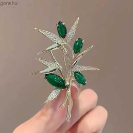Pins Brooches Luxury green crystal bamboo leaf brooch suitable for women elegant plants Rhinestone CZ zircon needles clothing accessory pins WX