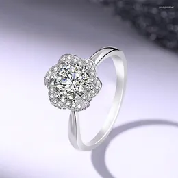 Cluster Rings One Mossan Stone Flower Diamond Ring Light Luxury European Style Fashion S925 Sterling Silver Jewellery For Women