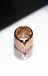 2019 New Luxury Gold Colour V Letter Rings For Women High Quality Gorgeous Cubic Zirconia Ring Party Wedding Ring Anillos Mujer Y194543220