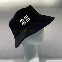 Wide Brim Hats Bucket Hats Embroidery Letter M Velvet Bucket Hat Fishmen Women Hat High Quality Fashion Luxry Design Retro Panama Cs Winter Black 388706 J240506