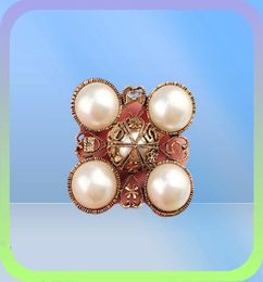 2018 fashion small fragrance bow pearl crystal pearl brooch Korean jewelry women039s shirt brooch collar Korean v8224932