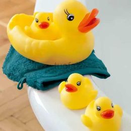 Bath Toys 4pcs Rubber Duck Family Squeak Ducks Baby Shower Toy Float Bathtub Yellow Duck Toy Gift for Toddlers Boys Girls Kids Birthday d240507