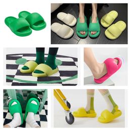 Famous Designer Sandals Woman Flat Slippers Womens Slides Home Slipper Summer Sandels Beach Shoes Sliders Flip Flops Sandles