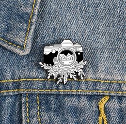 Outdoor Adventure Travel Camera Brooches Mountain Flower Cowboy Backpack Badge European Unisex Alloy Enamel Clothes Pins Jewellery A1144486