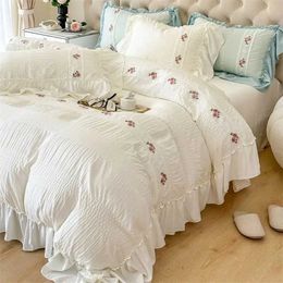 Bedding sets Womens lace bedding princess down duvet cover with sheets soft pure cotton French romantic home textiles elegant and soft J240507