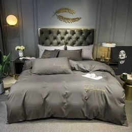 Bedding sets Simple and High Quality Embossed Down Duvet Cover Large King Wash Duvet Cover 220x240 Soft Comfort Cover 150x200 No Pillow Cover J240507