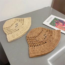 Straw Hats Wide Designer Brim Caps Hand Woven Embroidered Letters Women Summer Beach Strawhat Suitable for Travel Bonnets Raffia P Bucket Hat hat W24-328