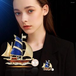 Brooches Exquisite Luxury Metal Blue Sailboat Brooch Elegant Men's Luxurious Freshwater Pearl Lapel Pin Office Coat Decoration Party Gift